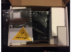 Behringer iStudio iS202 (91200)