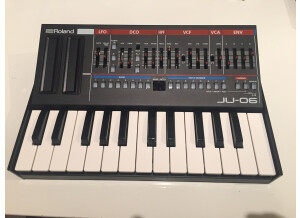 Roland JU-06 (19802)