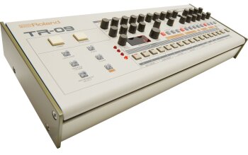 Roland TR-09 : tr 09 angle gal Roland TR-09 : tr 09 angle gal
