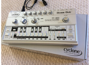 Cyclone Analogic Bass Bot TT-303 (90855)