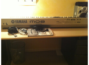 Yamaha MO8 (36846)