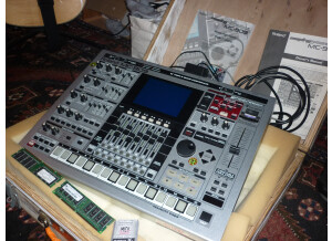 Roland MC-909 Sampling Groovebox (10429)