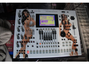 Roland MC-909 Sampling Groovebox (13170)