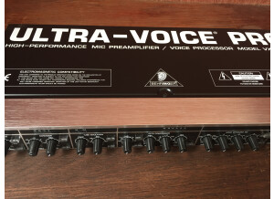 Behringer UltraVoice VX2000 (2480)