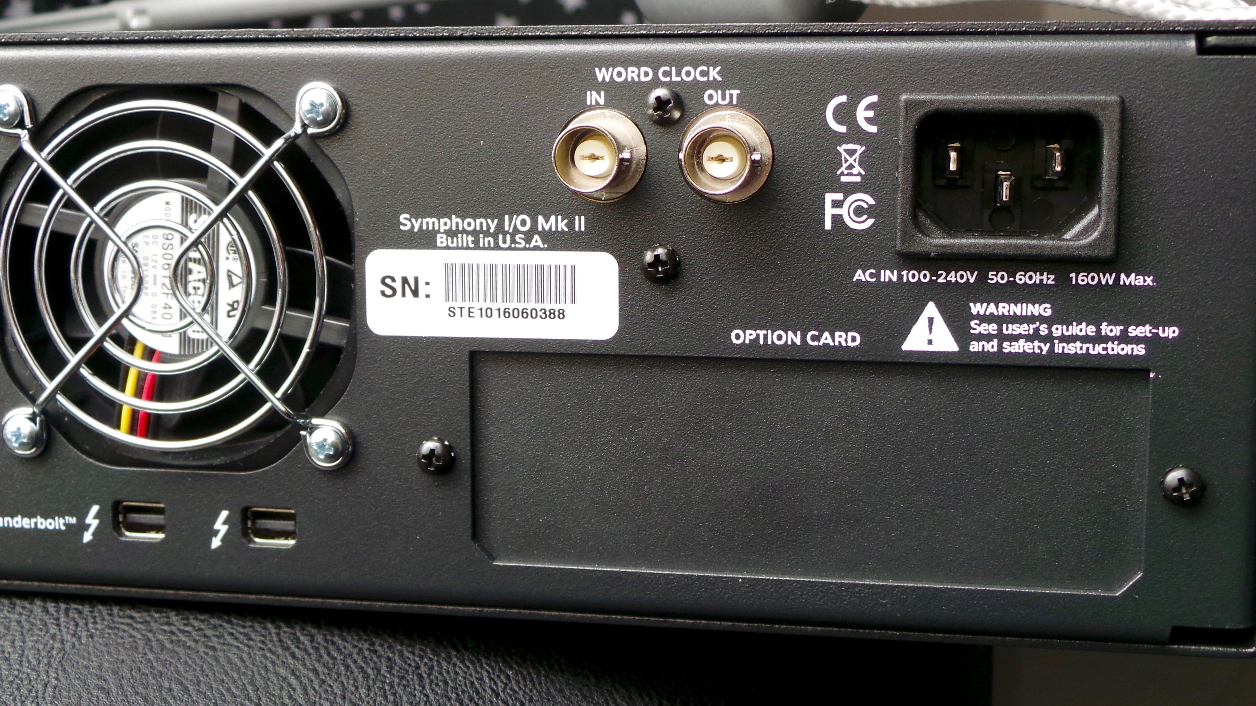 Apogee Symphony I/O Mk II Thunderbolt 8x8+8MP Mk II : Symphony IO Mk II 8&times;8+8MP 3