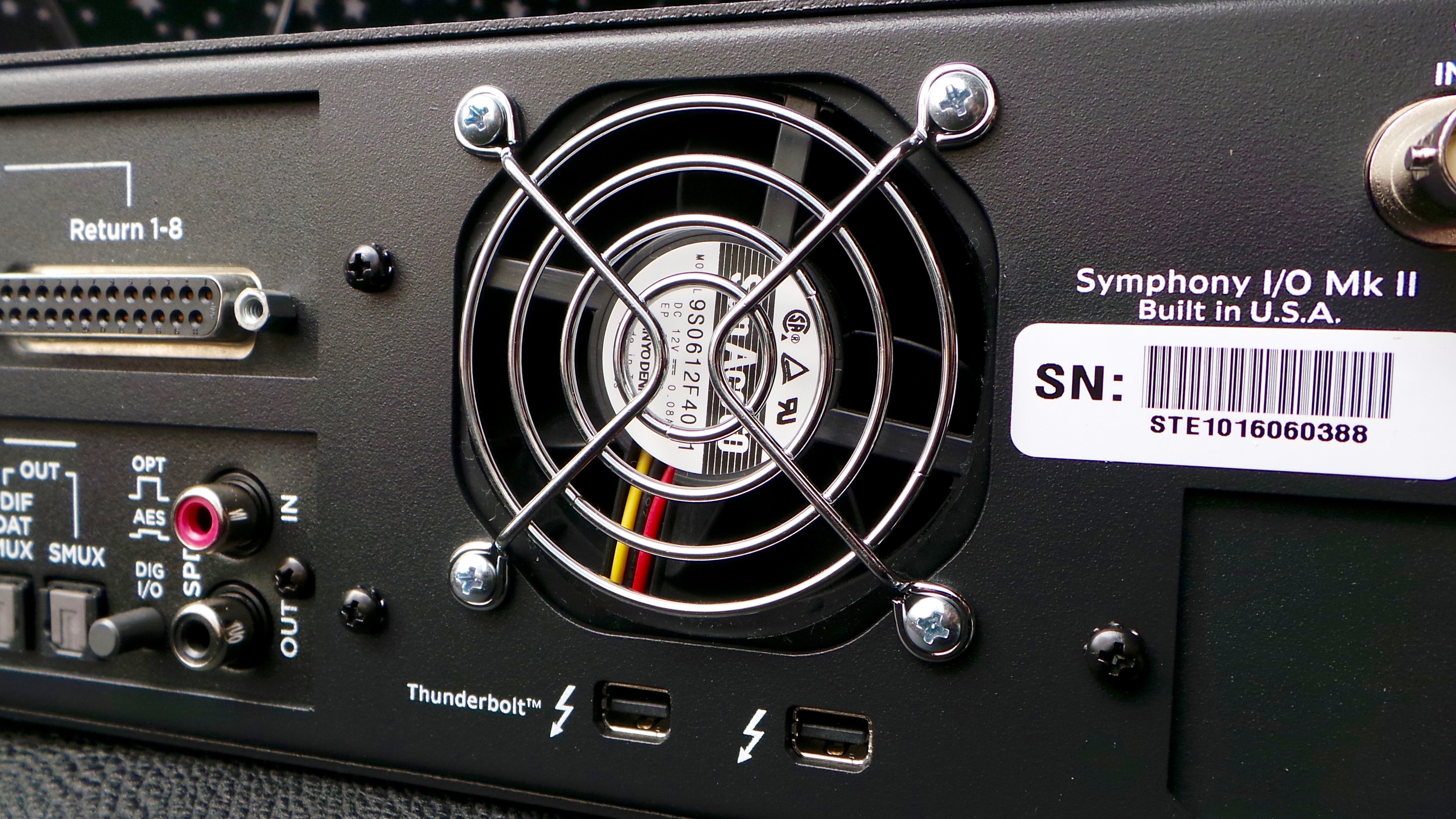 Apogee Symphony I/O Mk II Thunderbolt 8x8+8MP Mk II : Symphony IO Mk II 8&times;8+8MP 2