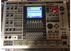 Roland MC-909 Sampling Groovebox (29180)