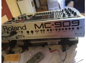 Roland MC-909 Sampling Groovebox (94769)