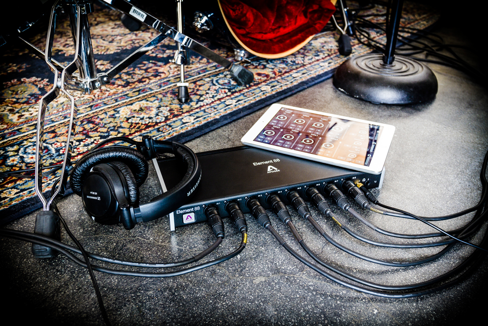 Apogee Element 88 : IMG 3264 Element88 Floor iPad Headphones