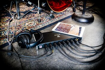 Apogee Element 88 : IMG 3264 Element88 Floor iPad Headphones Apogee Element 88 : IMG 3264 Element88 Floor iPad Headphones