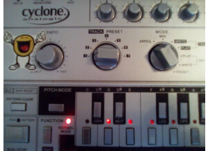 Cyclone Analogic Bass Bot TT-303 (47900)
