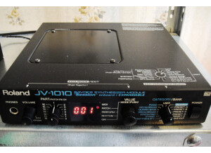 Roland JV-1010 (46400)