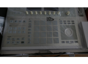 Native Instruments Maschine Studio (2050)