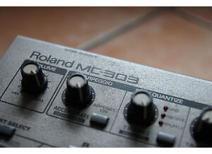 Roland MC 303 Groovebox Effektgerat Drumcomputer 1