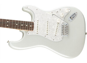 Fender Special Edition White Opal Stratocaster