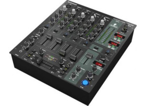 Behringer DJX750 Mixer