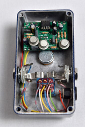 Doc Music Station Vintage Fuzz 2 MP41 MK2 : pedales vintage fuzz 2 cables (17).JPG