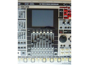 Roland MC-909 Sampling Groovebox (34678)