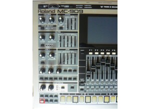 Roland MC-909 Sampling Groovebox (37768)