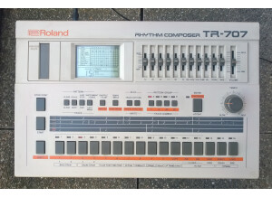 Roland TR 707