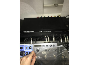 Midi Solutions T8 8-output MIDI Thru Box (67233)