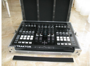 Native Instruments Traktor Kontrol S8 (39022)