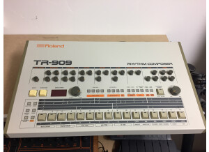 Roland TR-909 (29498)
