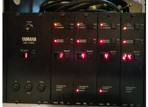 Yamaha TX816 (64528)