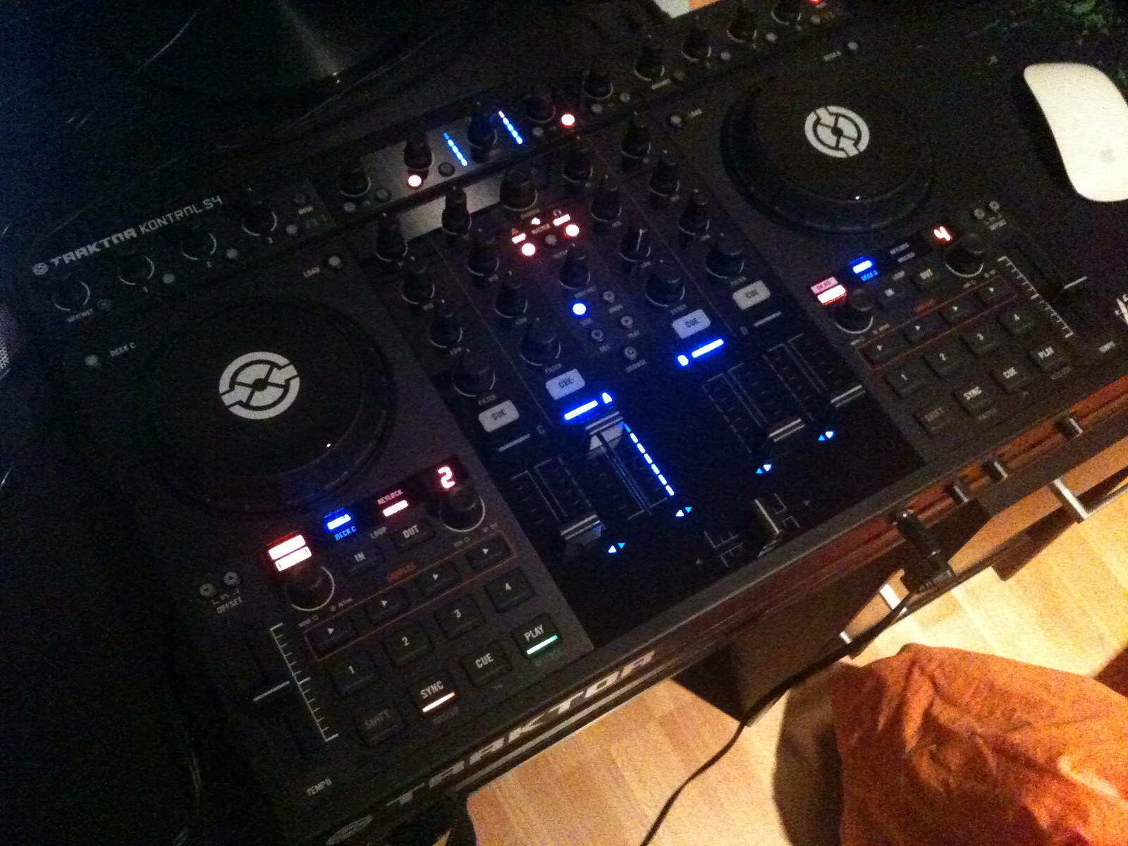 Native Instruments Traktor Kontrol S4