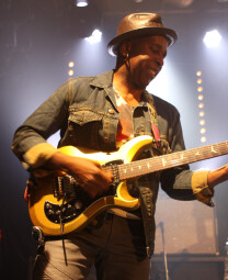 Guitares : IMG 6076.JPG Guitares : IMG 6076.JPG