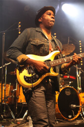 Guitares : IMG 6091.JPG Guitares : IMG 6091.JPG