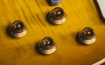 Gibson Mark Knopfler 1958 Les Paul Standard : LP58MKSBNH1 ELECTRONICS PANEL 02 Gibson Mark Knopfler 1958 Les Paul Standard : LP58MKSBNH1 ELECTRONICS PANEL 02