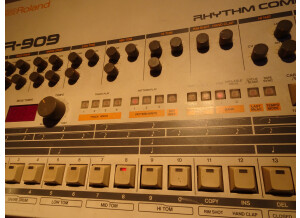 Roland TR-909 (53857)