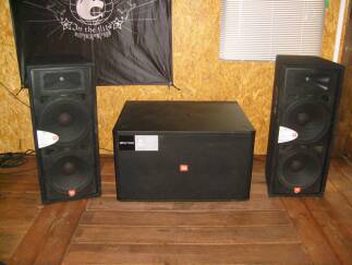 JBL SRX728S