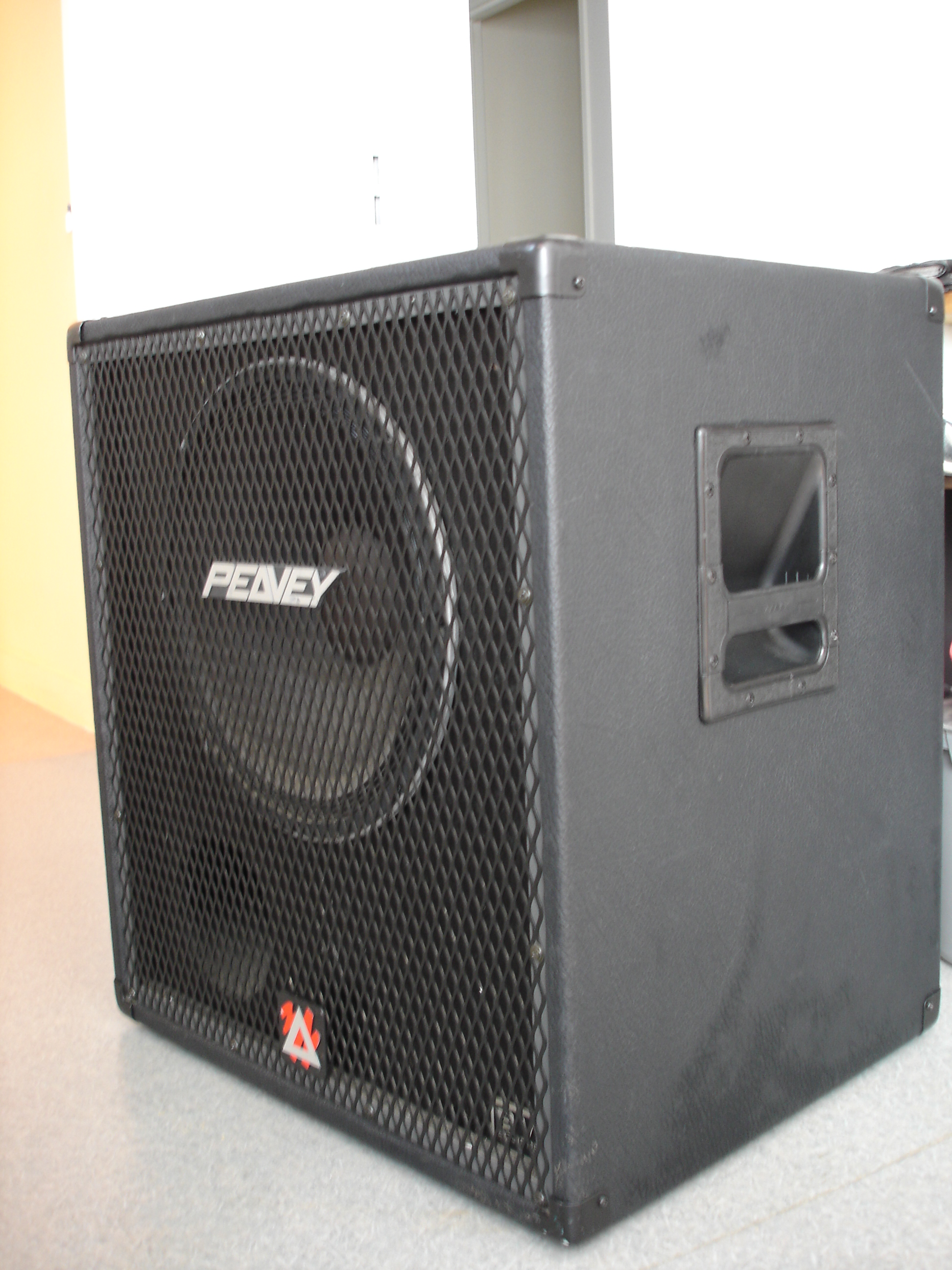 値下げ】Peavey BX115 BW ベースキャビネット 動作良好