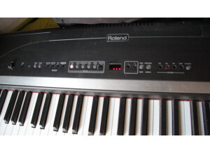 Roland EP-880 (28945)