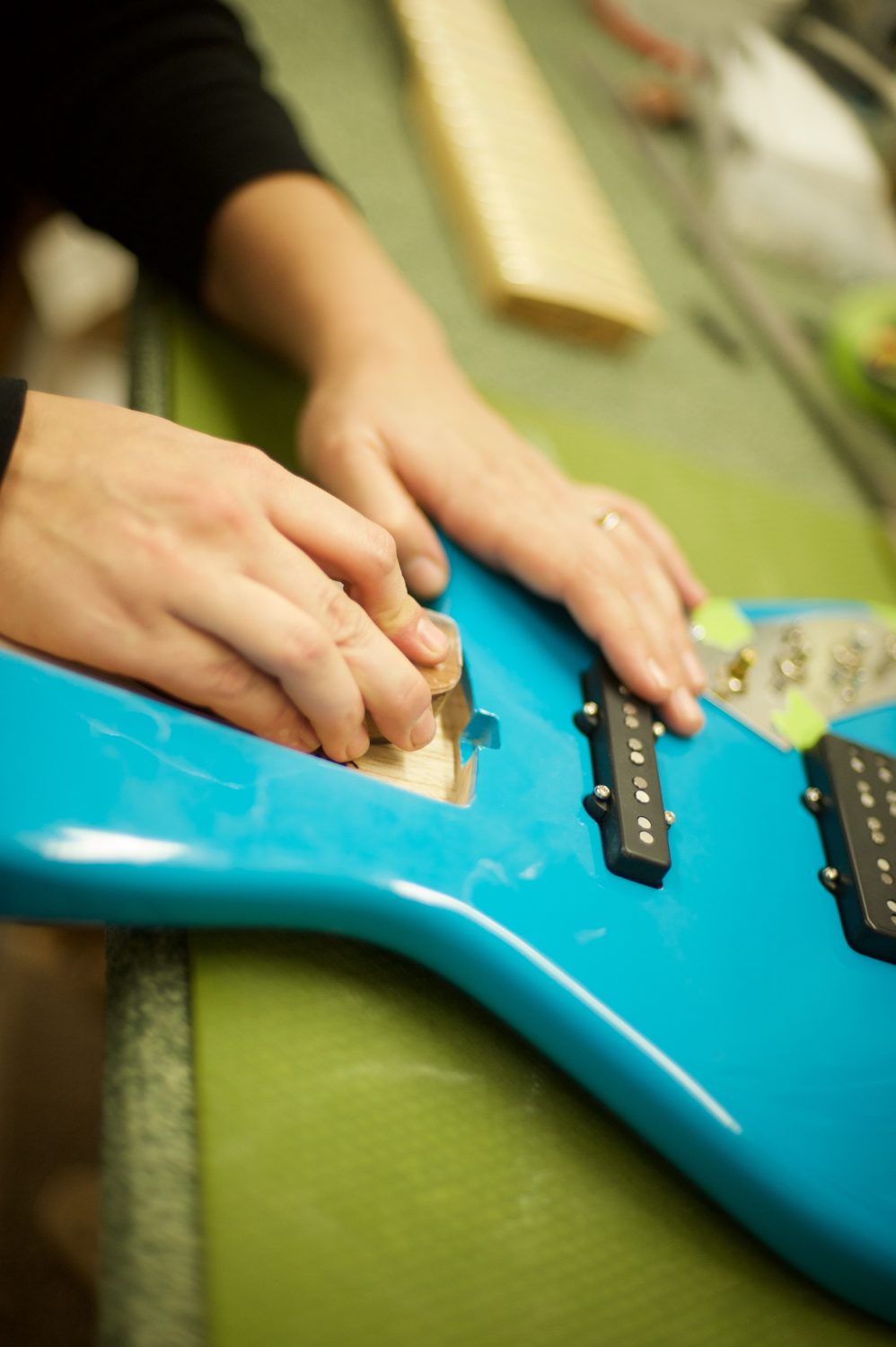 Sadowsky Vintage Single Cut Bass Sanding Neck Pocket 998x1500