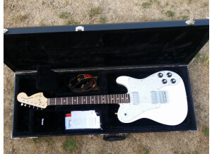 Etui et guitare sangle