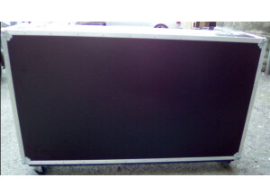 Coté lateral flight Mackie Onyx 32.80