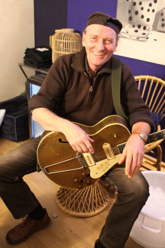 Geordie Walker LP 2.JPG Geordie Walker LP 2.JPG