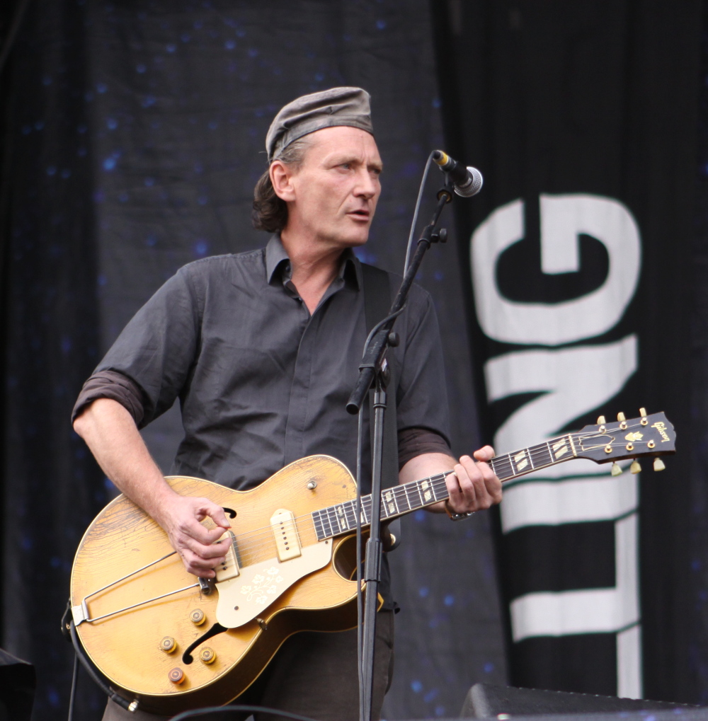 Geordie Walker onstage 4