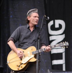 Geordie Walker onstage 4 Geordie Walker onstage 4