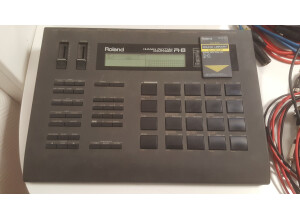 Roland R-8 (56398)