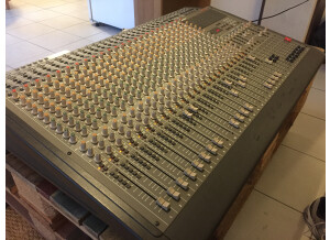 Tascam M-2524 (10287)