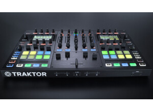 Native Instruments Traktor Kontrol S8 (32118)