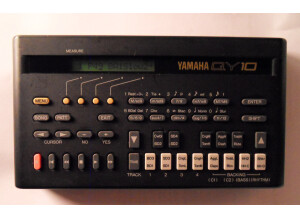 Yamaha QY10 (96648)