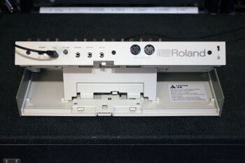 Roland TR-09 : back Roland TR-09 : back