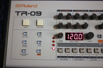 Roland TR-09 : panel1