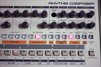 Roland TR-09 : panelzoom2 Roland TR-09 : panelzoom2