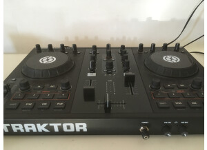 Native Instruments Traktor Kontrol S2 (85145)